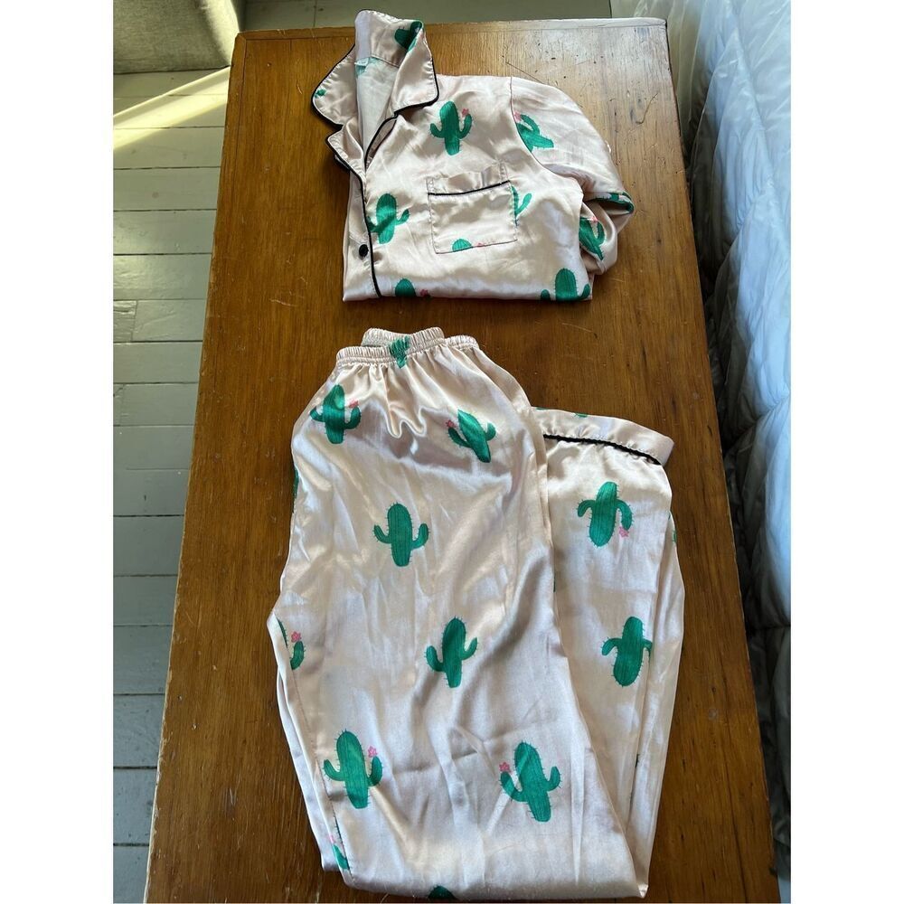 SHEIN girls light pink and green cactus print satin pajamas L
